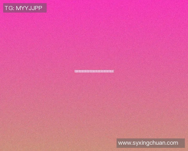 足球明星意外撞到小球迷瞬间引发热议感动无数球迷心灵