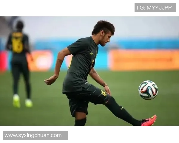 足球明星颠球技巧详解与姿势图解助你提升球技水平